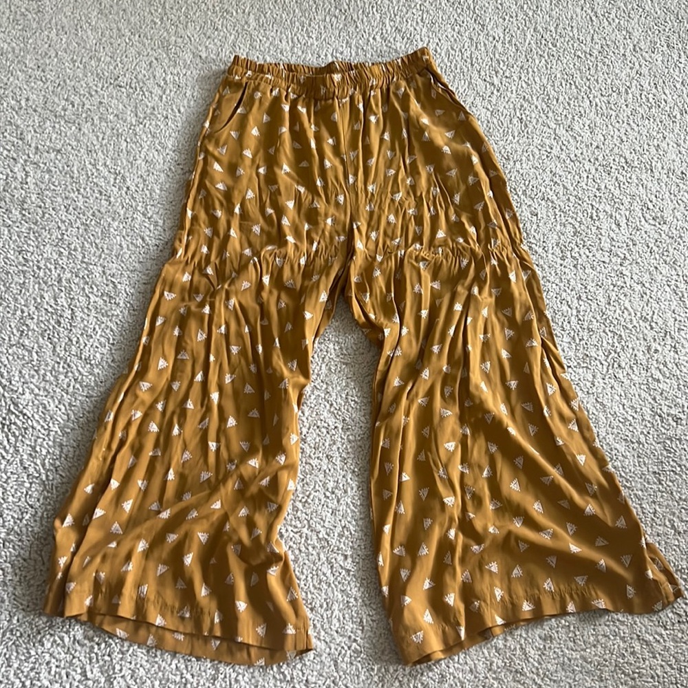 CJLA pull on pants size medium